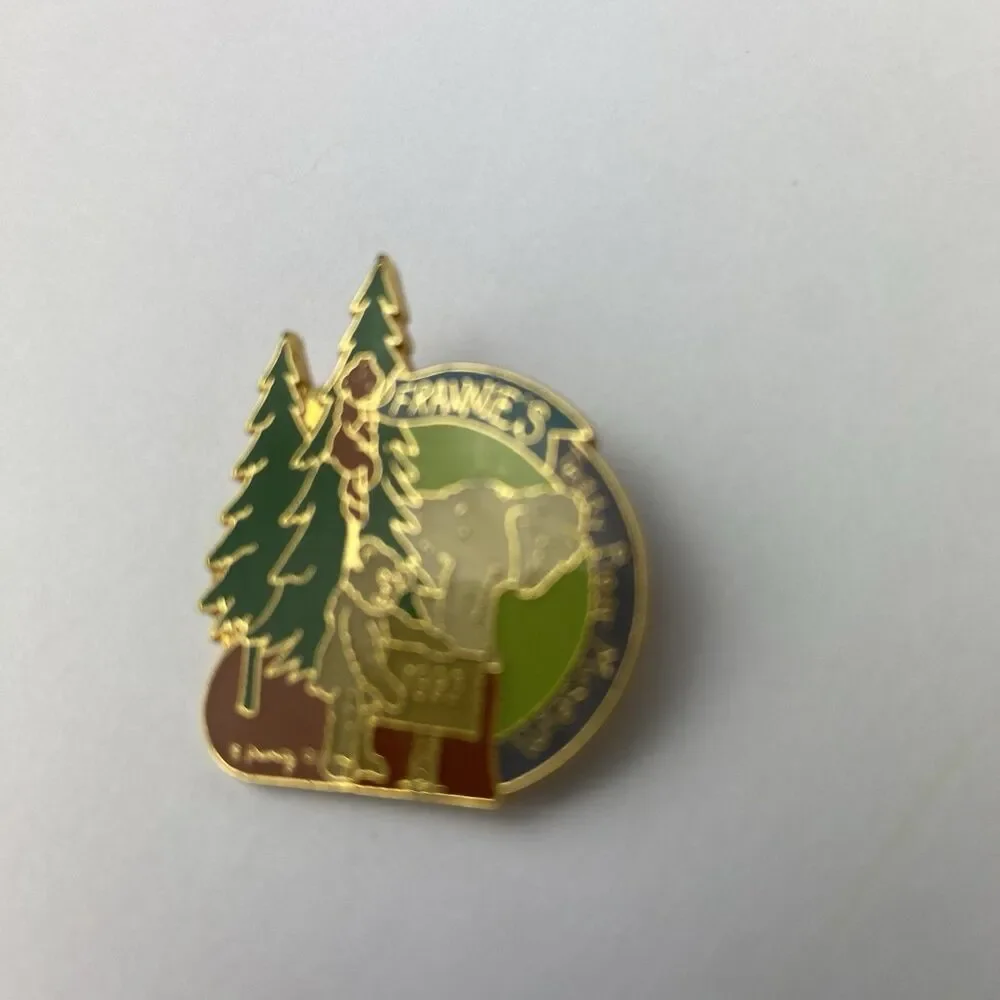 1992 Frannies Teddy Bear Musuem Pin Lapel